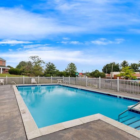 Econo Lodge Waynesboro - Skyline Drive エクステリア 写真