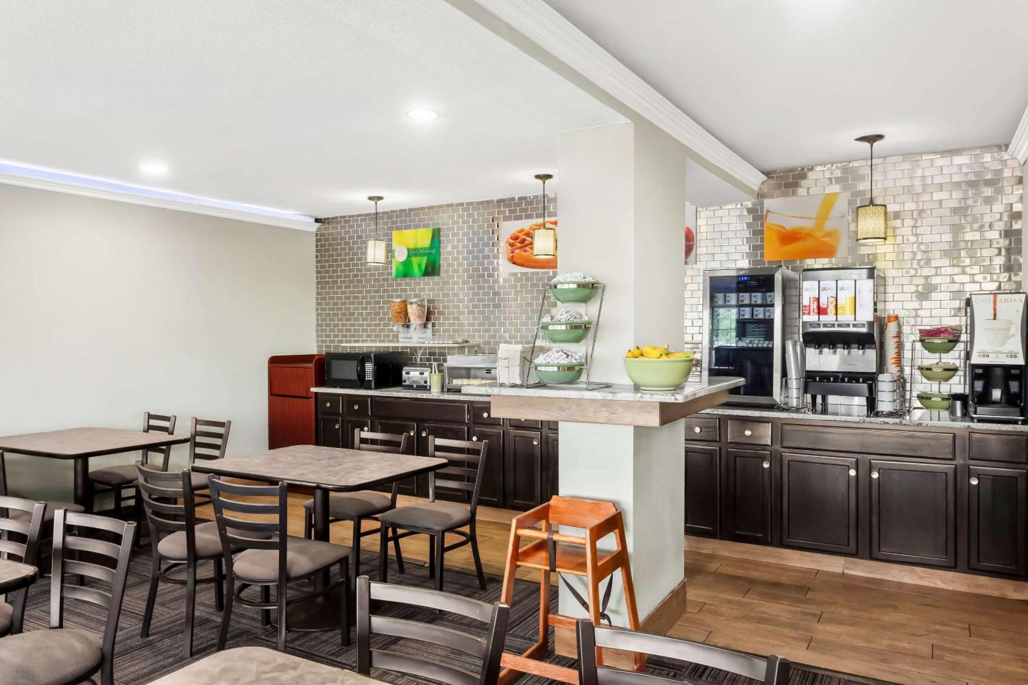 Econo Lodge Waynesboro - Skyline Drive エクステリア 写真