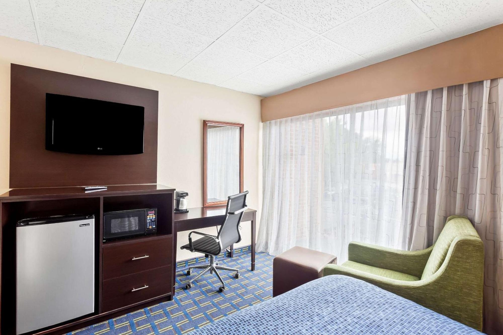 Econo Lodge Waynesboro - Skyline Drive エクステリア 写真
