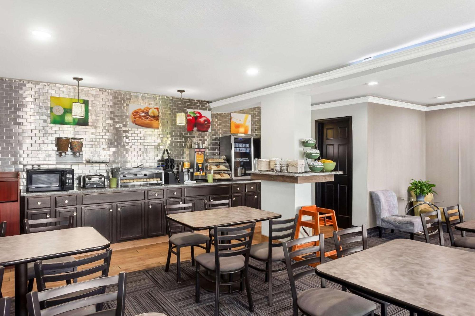 Econo Lodge Waynesboro - Skyline Drive エクステリア 写真