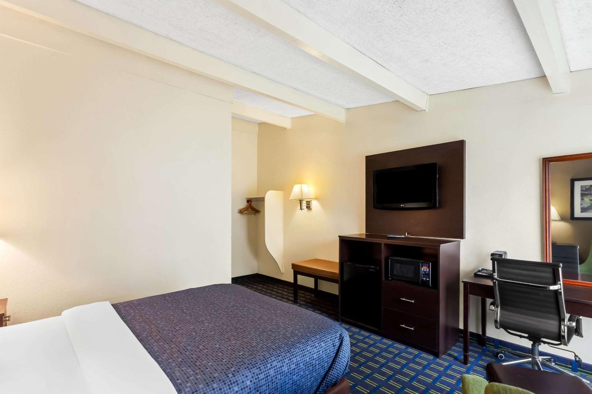 Econo Lodge Waynesboro - Skyline Drive エクステリア 写真