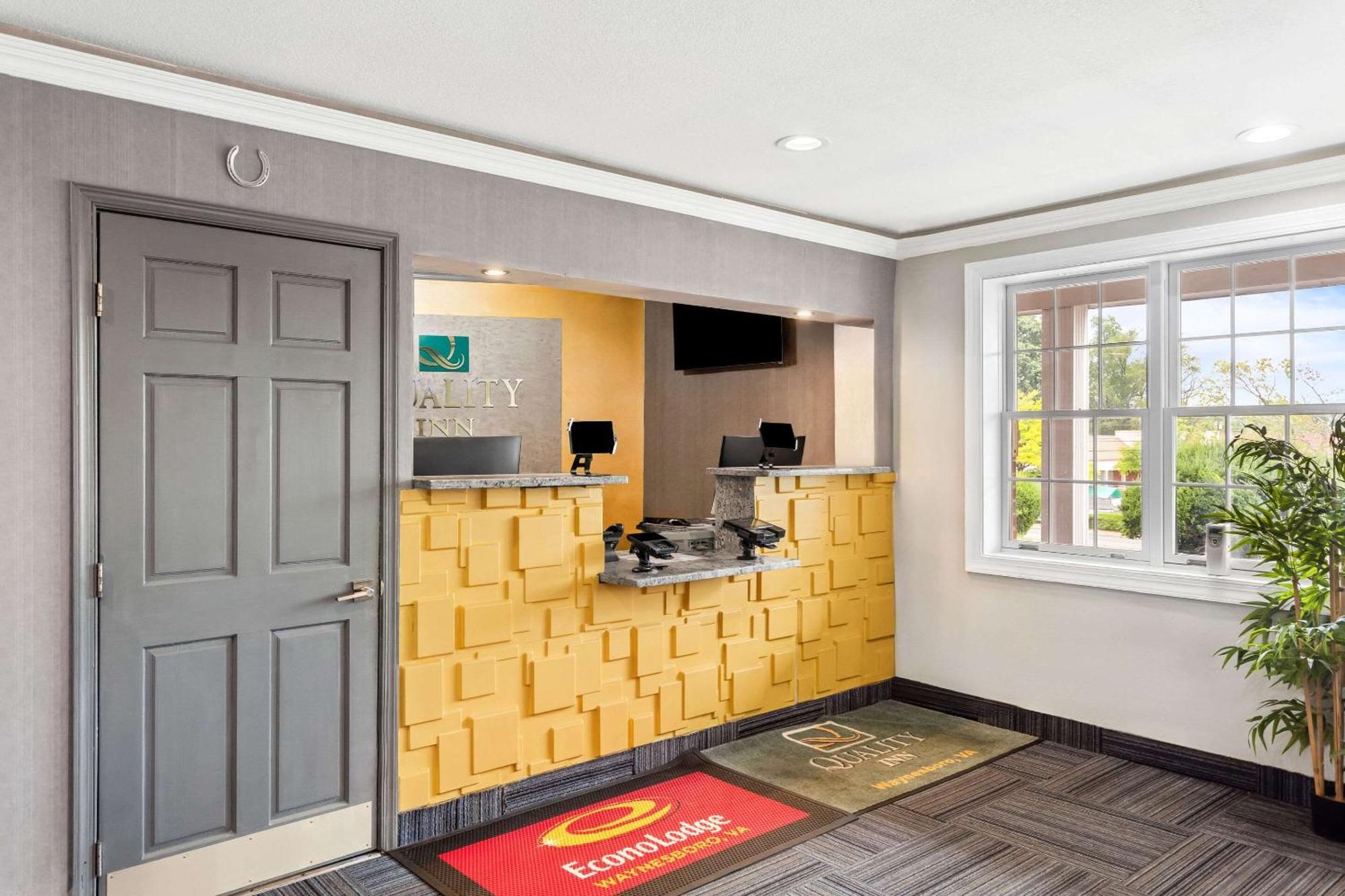 Econo Lodge Waynesboro - Skyline Drive エクステリア 写真