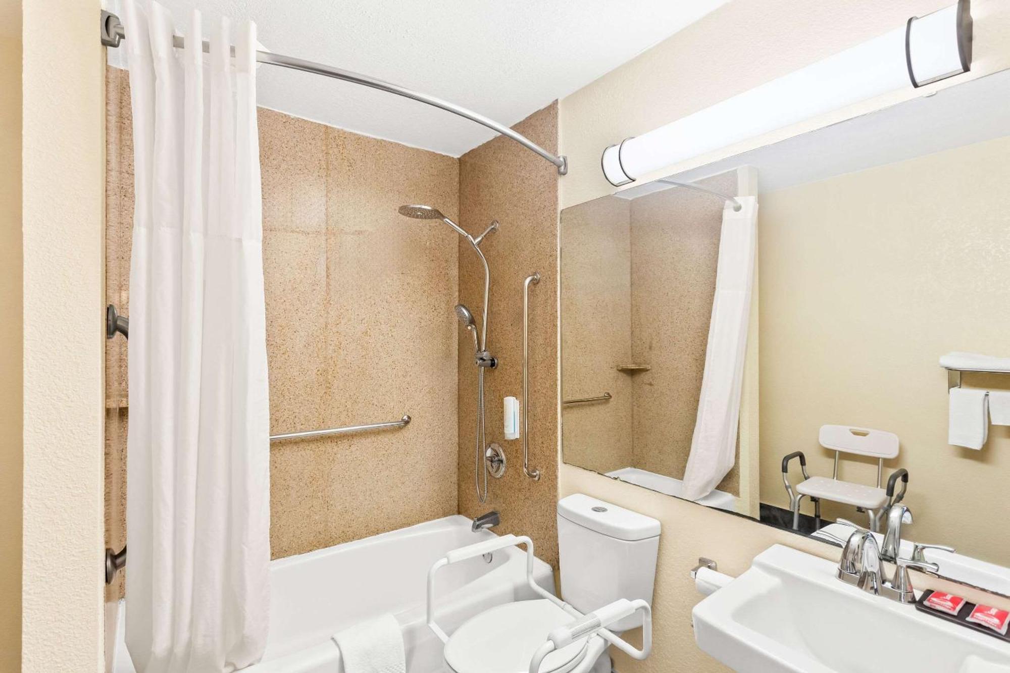 Econo Lodge Waynesboro - Skyline Drive エクステリア 写真