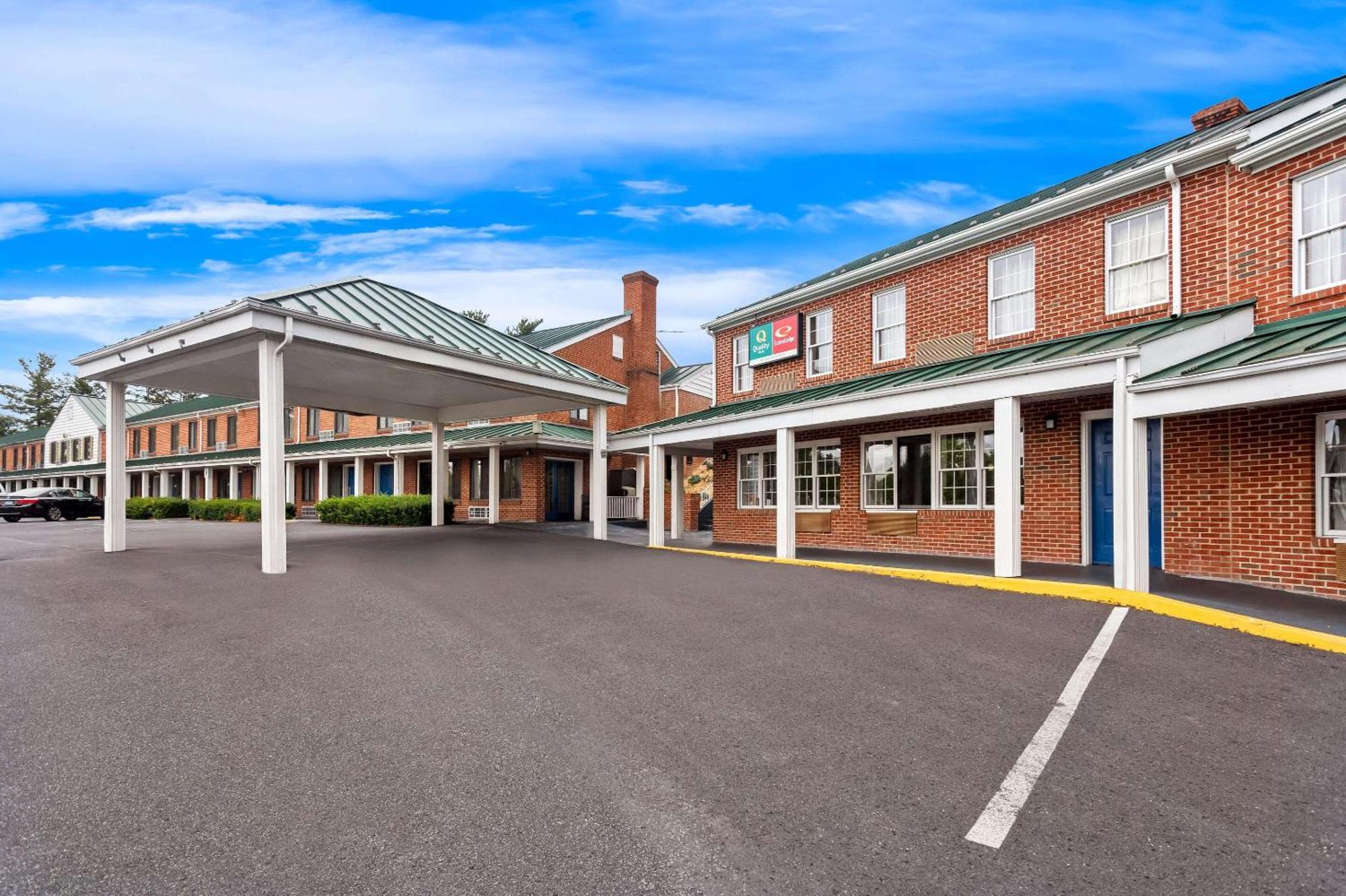 Econo Lodge Waynesboro - Skyline Drive エクステリア 写真