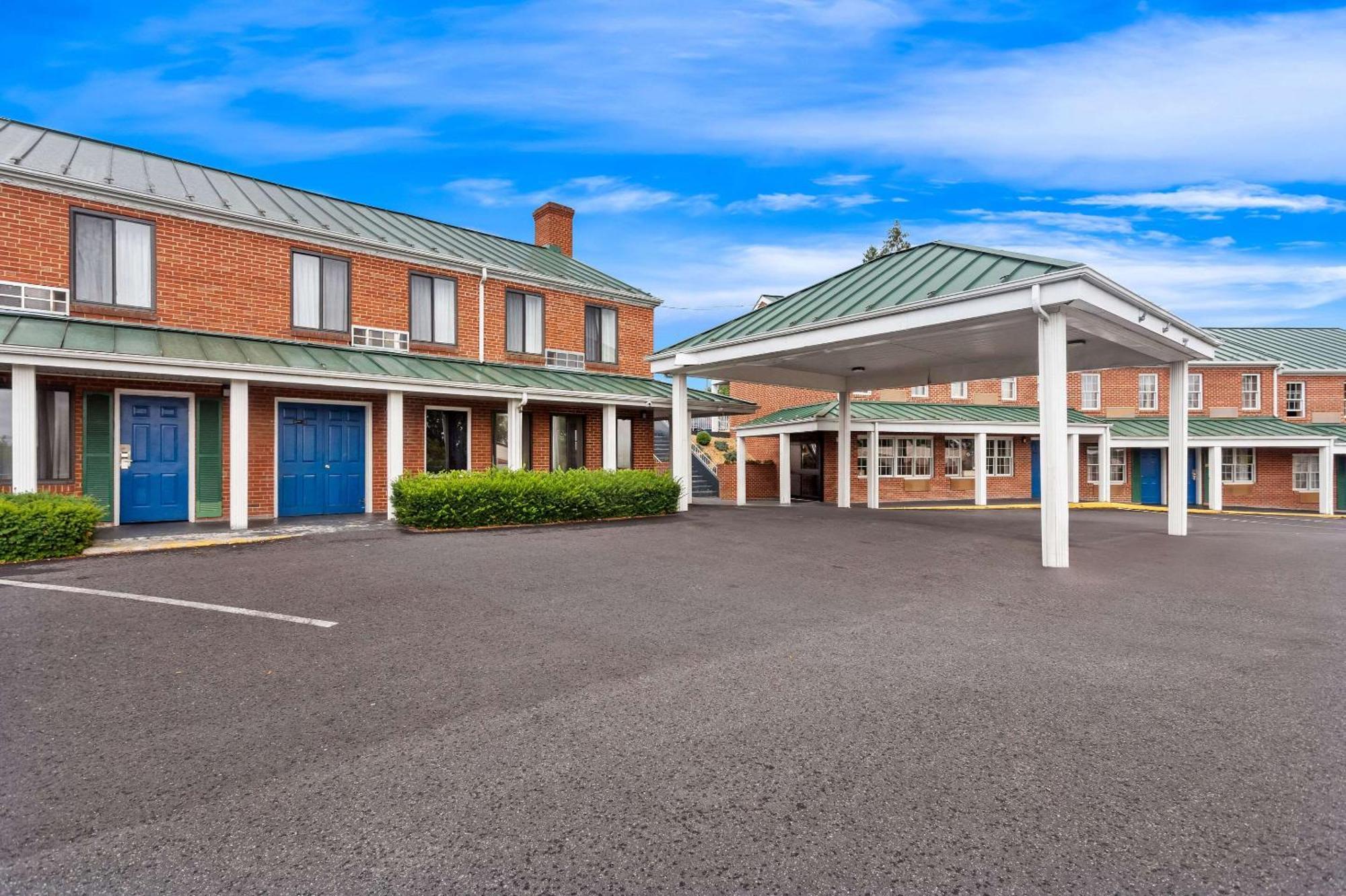 Econo Lodge Waynesboro - Skyline Drive エクステリア 写真