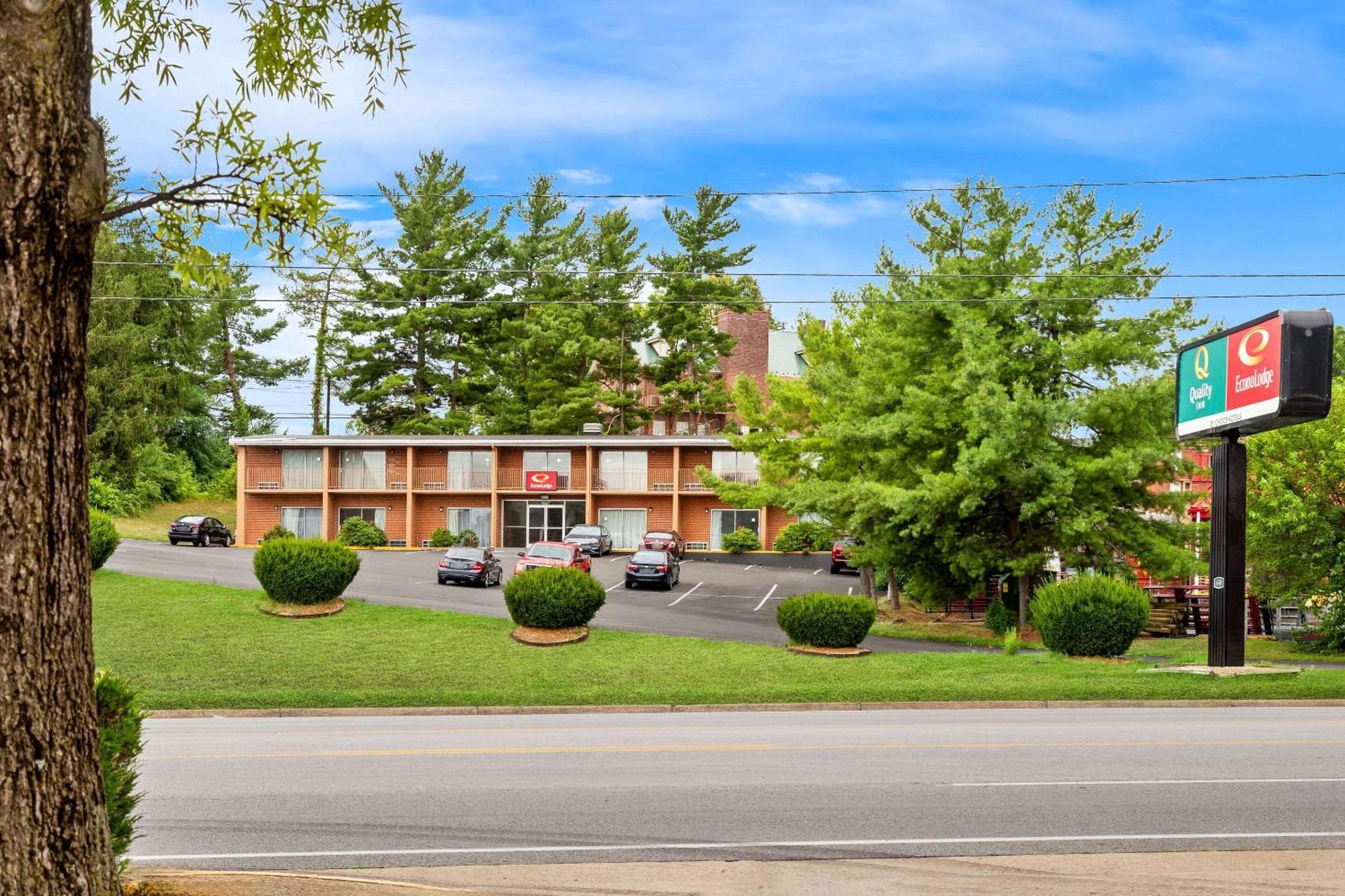 Econo Lodge Waynesboro - Skyline Drive エクステリア 写真