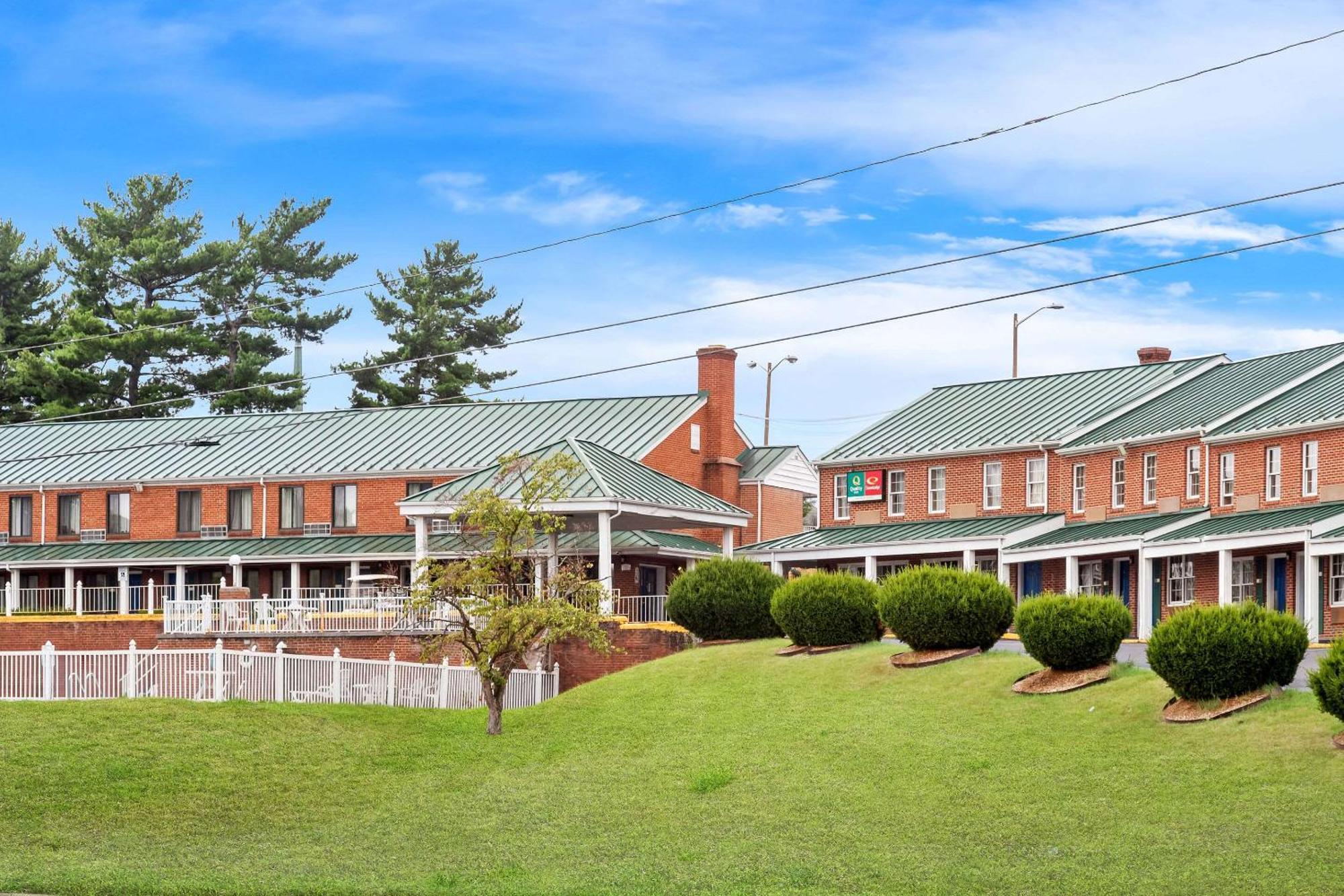 Econo Lodge Waynesboro - Skyline Drive エクステリア 写真